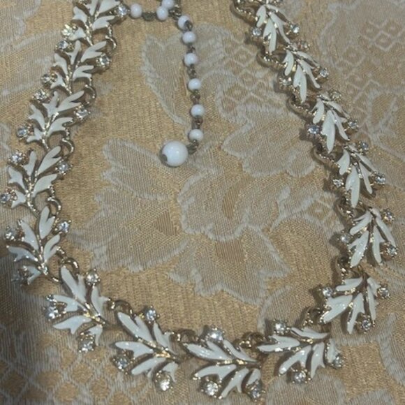 CORO PEGASUS Cream Enamel Gold Leaf Rhinestone Choker NECKLACE - Picture 4 of 11